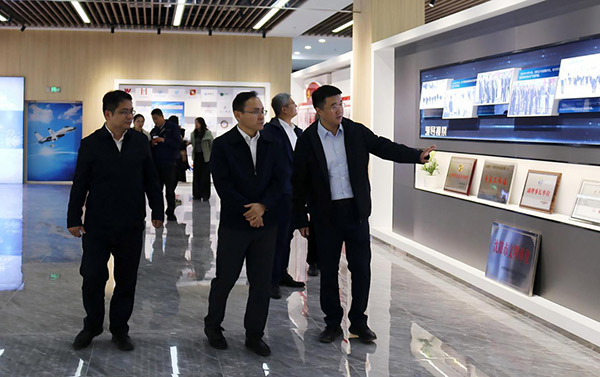 中國(guó)鋼研黨委副書記、總經(jīng)理高宏斌一行 到航產(chǎn)集團(tuán)調(diào)研